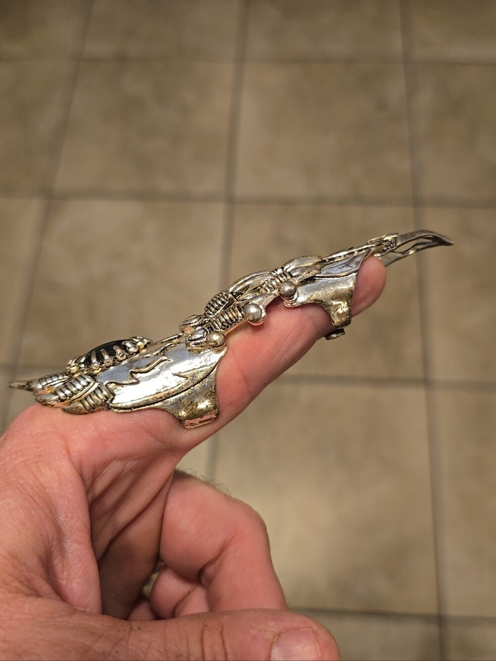 Finger Ring - Picture 3 of 7